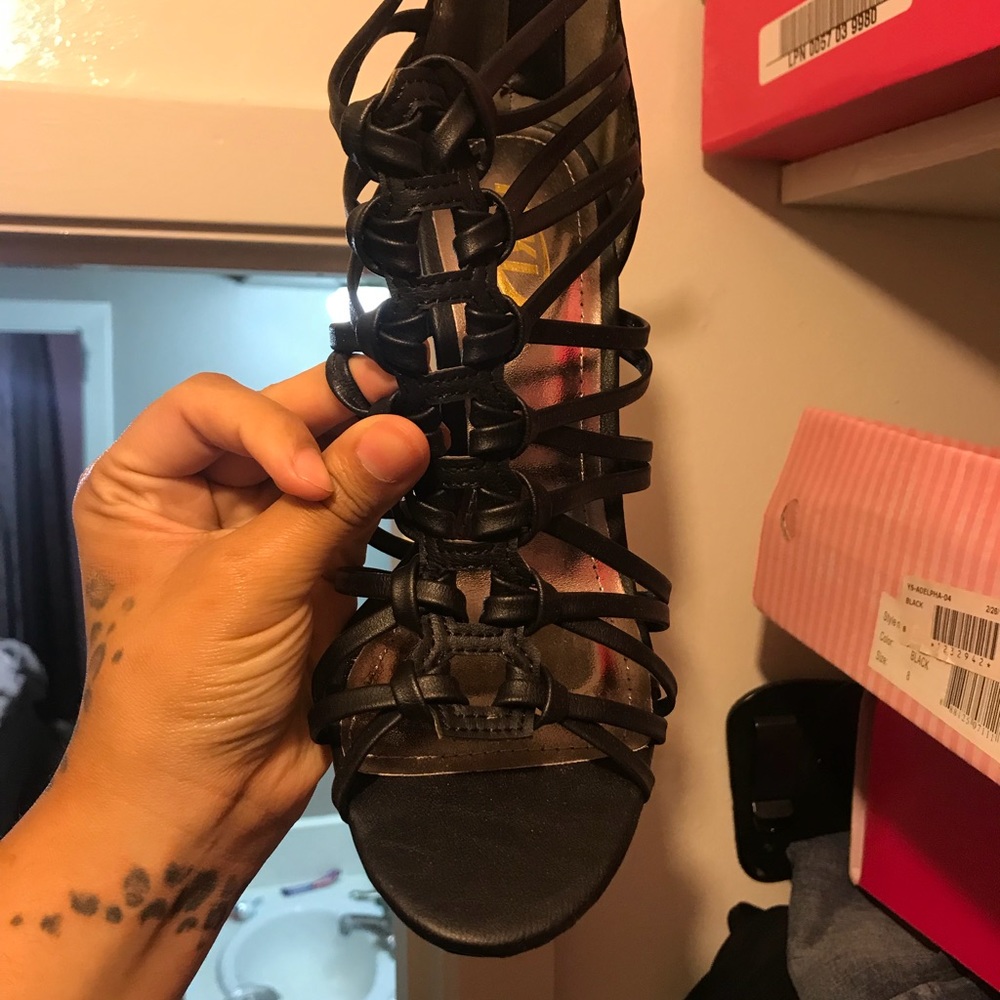 Heels - Picture 2 of 3